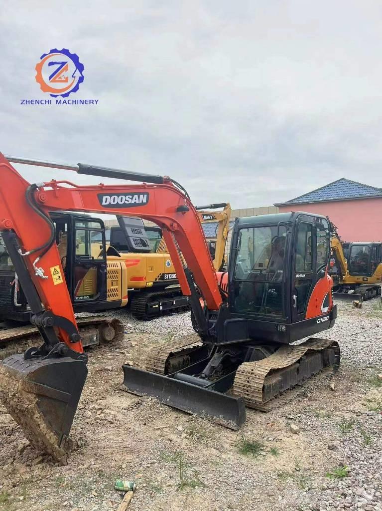 Doosan DX 60 ミニ油圧ショベル 7t以下（ミニユンボ・ミニディガー）
