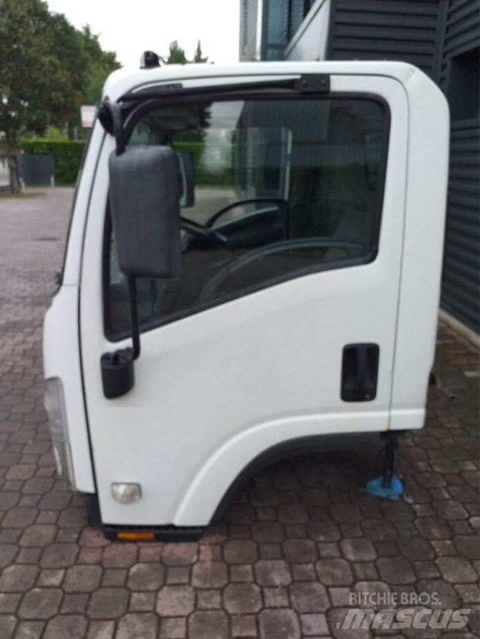 Isuzu M - L キャビン及び内装