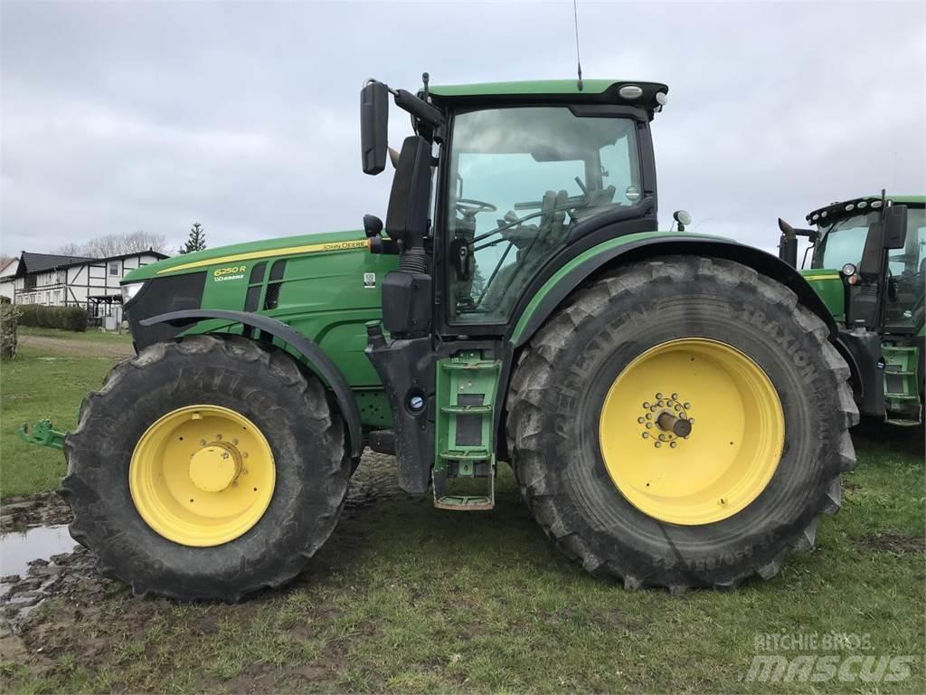 John Deere 6250R トラクター