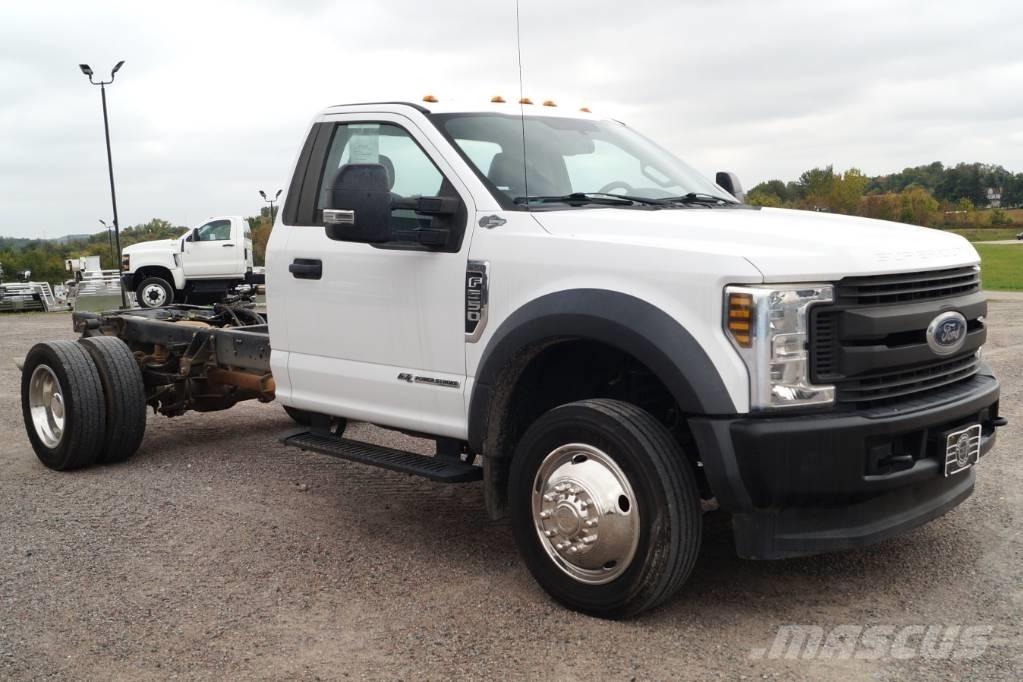 Ford F 550 XL SD キャブ付きシャーシ
