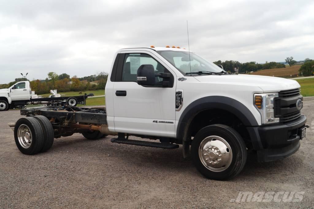Ford F 550 XL SD キャブ付きシャーシ