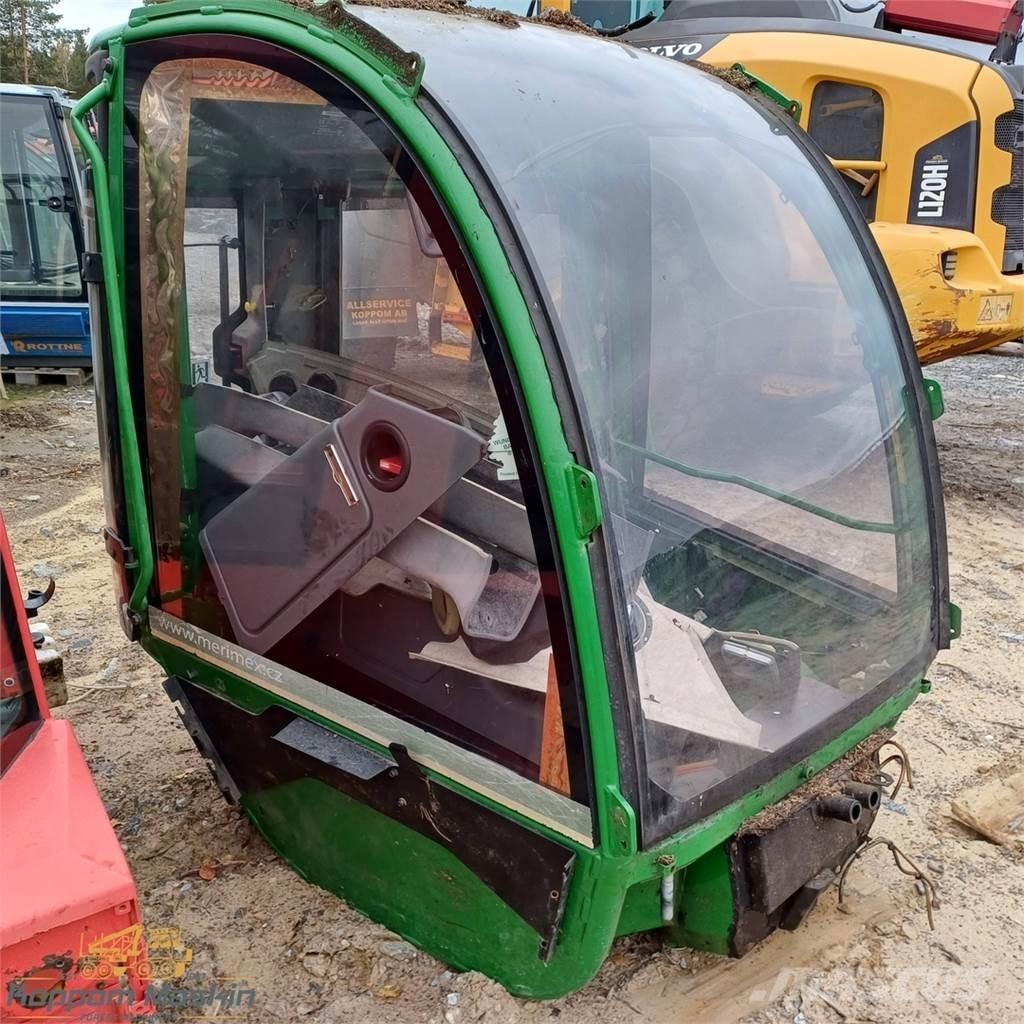 John Deere 1270e キャビン及び内装