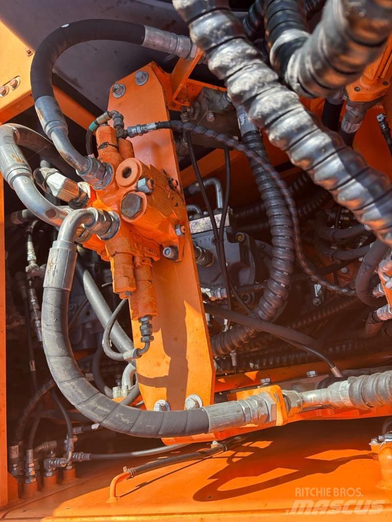 Doosan DX 210 W ホイール式油圧ショベル（パワーショベル・ユンボ・バックホー）