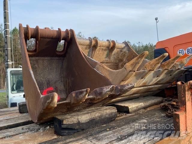 Komatsu PC 210 LC-8 大型油圧ショベル12t以上（パワーショベル・ユンボ）