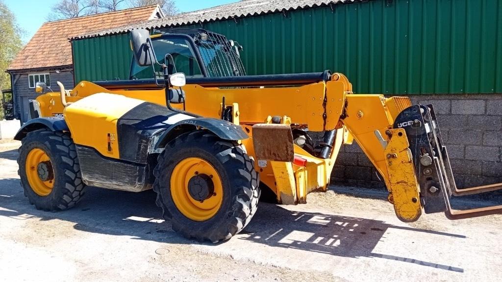 JCB 540-140 テレスコーピックハンドラー