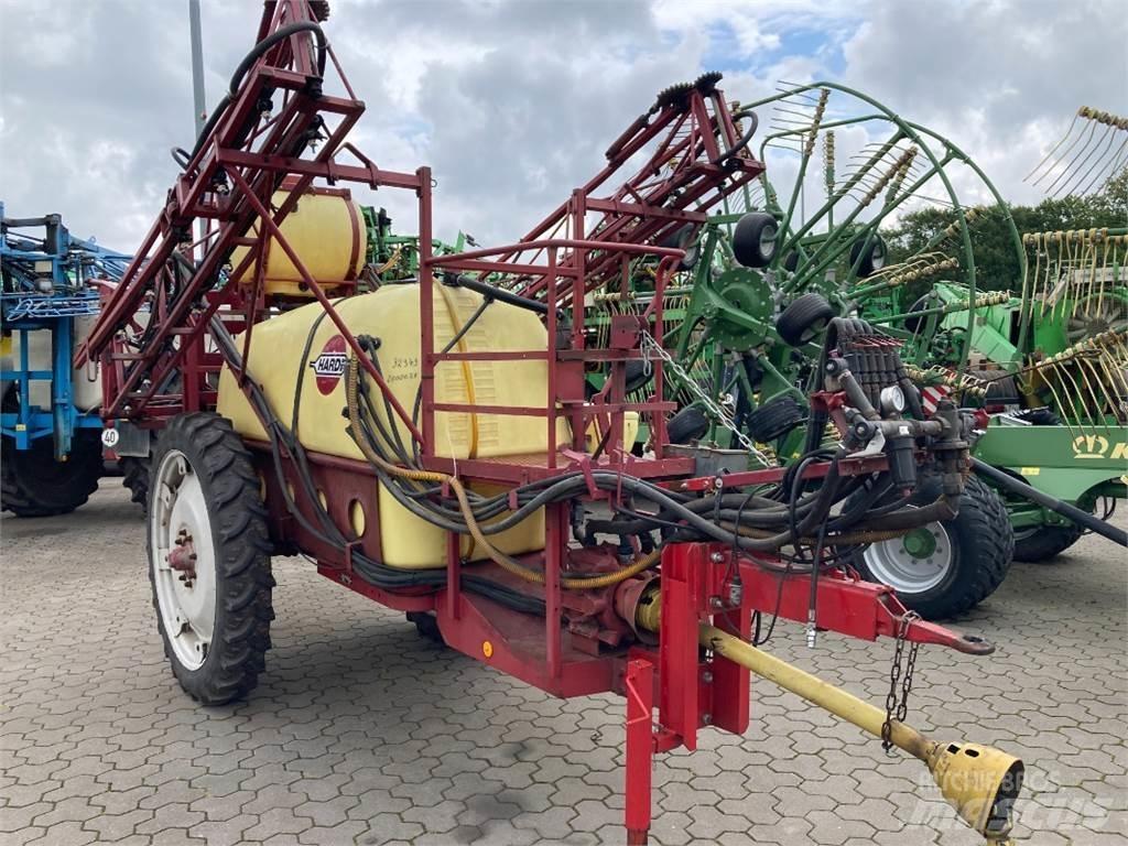 Hardi TYZ 2400 牽引型スプレイヤー