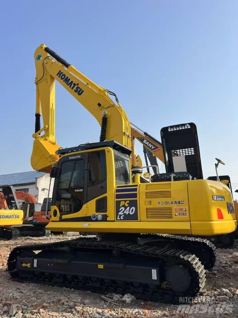 Komatsu 240-8 大型油圧ショベル12t以上（パワーショベル・ユンボ）