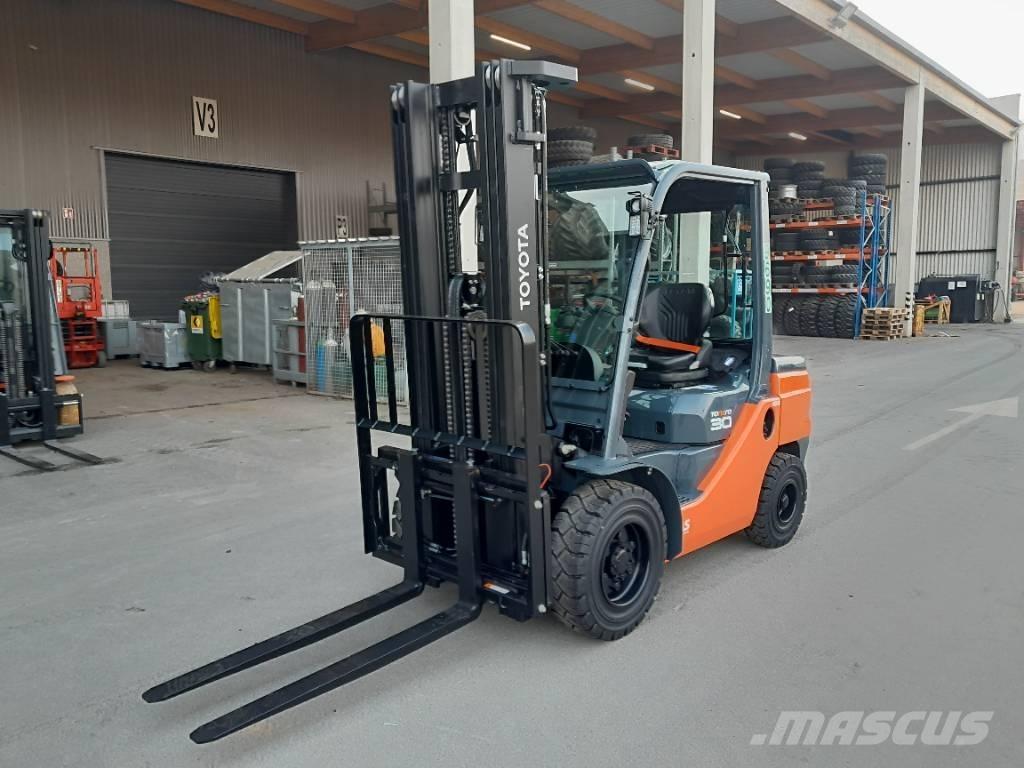 Toyota 52-8 FDF 30 ディーゼル・軽油