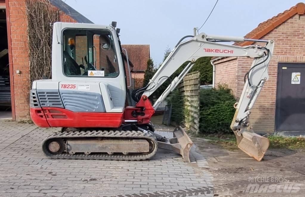 Takeuchi TB 235 大型油圧ショベル12t以上（パワーショベル・ユンボ）