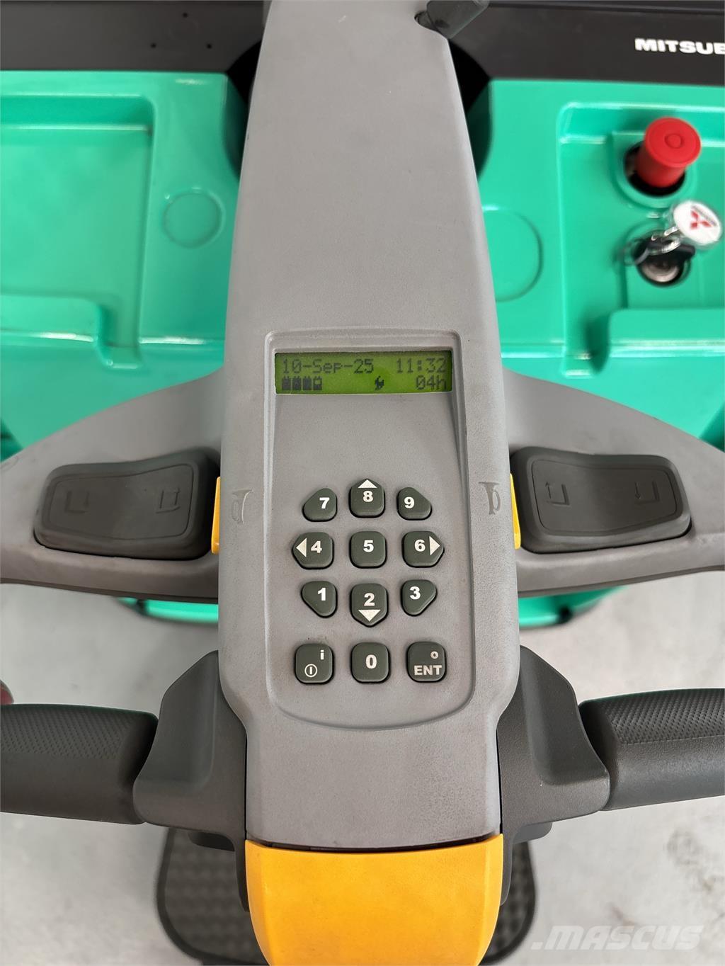 Mitsubishi SBV16P 自走式スタッカー