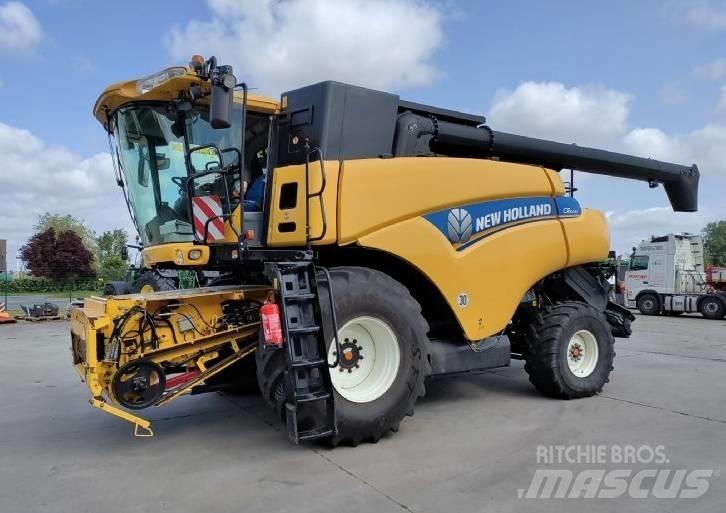 New Holland CR 9080 コンバイン