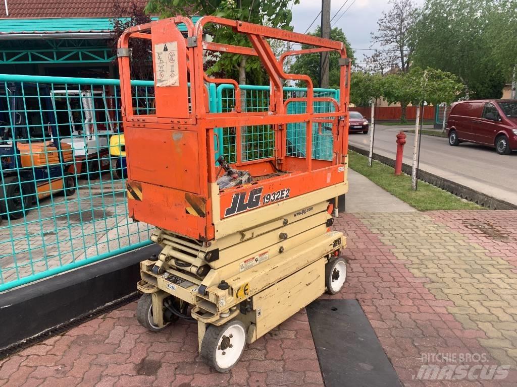 JLG 1932E2     V-2782 垂直昇降型リフト