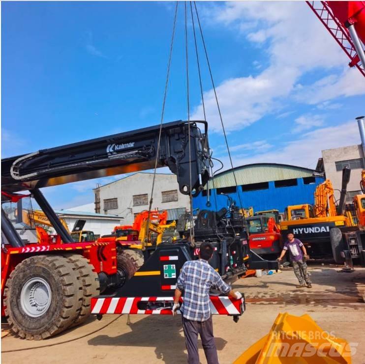 Kalmar DRF 450 リーチスタッカー