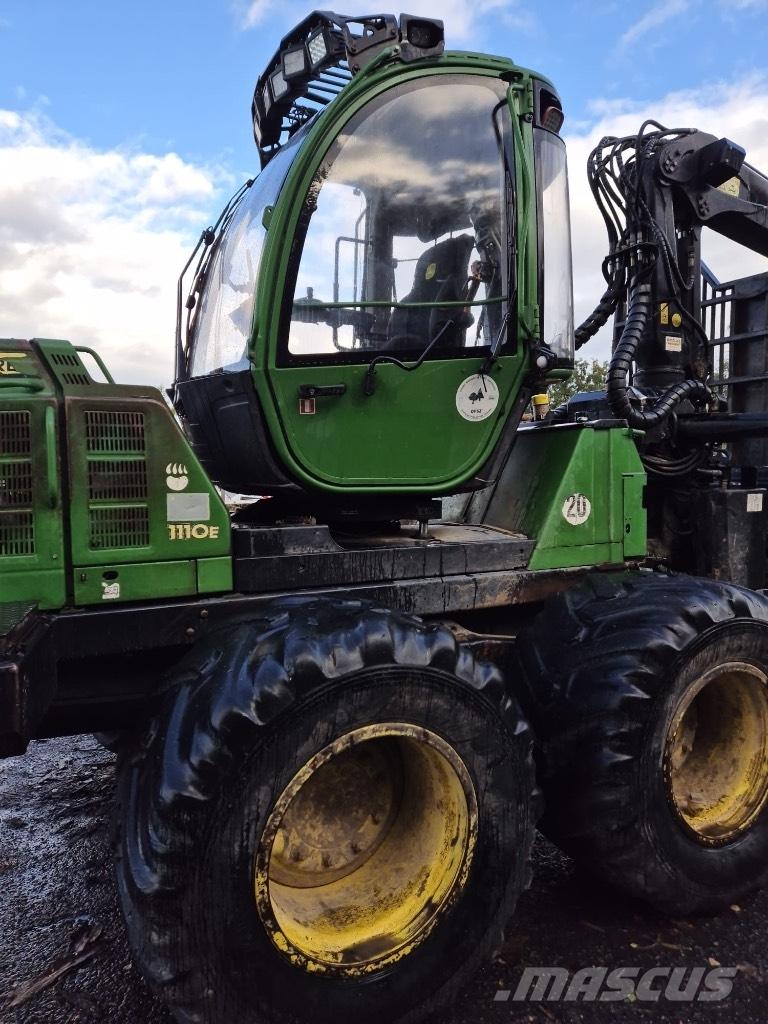 John Deere 1110 E フォワーダー