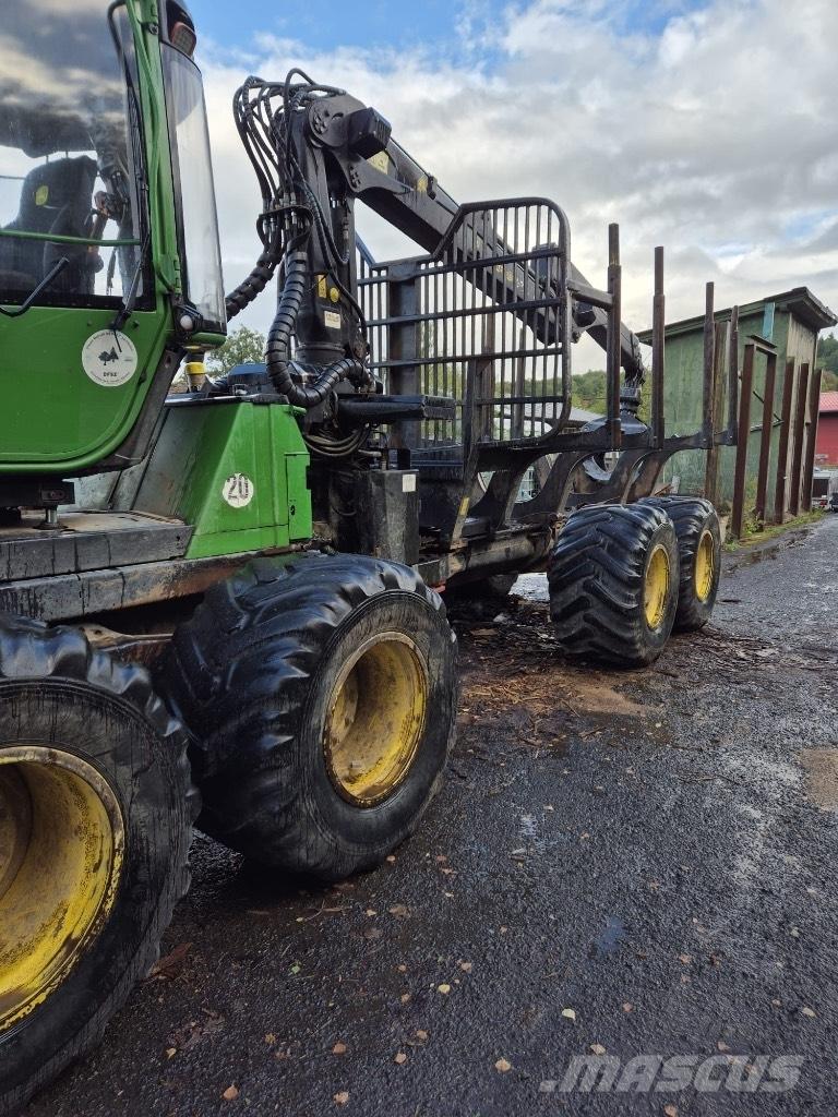 John Deere 1110 E フォワーダー