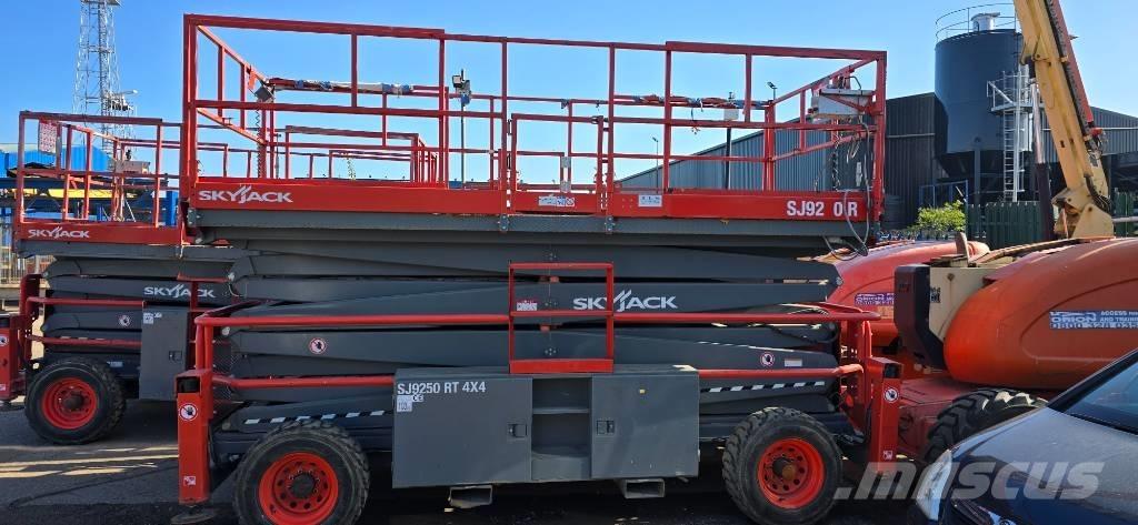 SkyJack SJ 9250 RT シザースリフト
