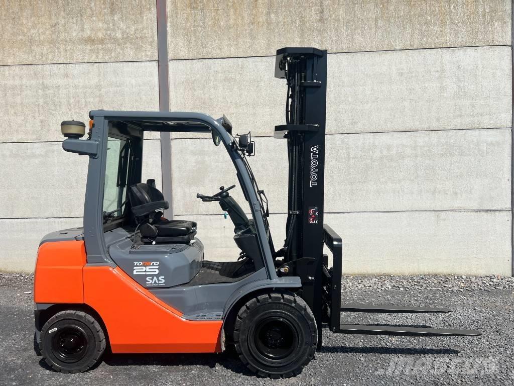 Toyota 02-8 FDF 25 ディーゼル・軽油