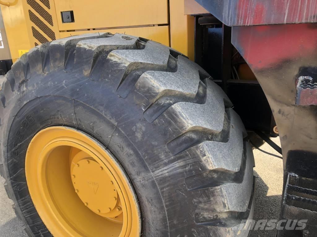 SDLG 956L ホイールローダー・タイヤショベル