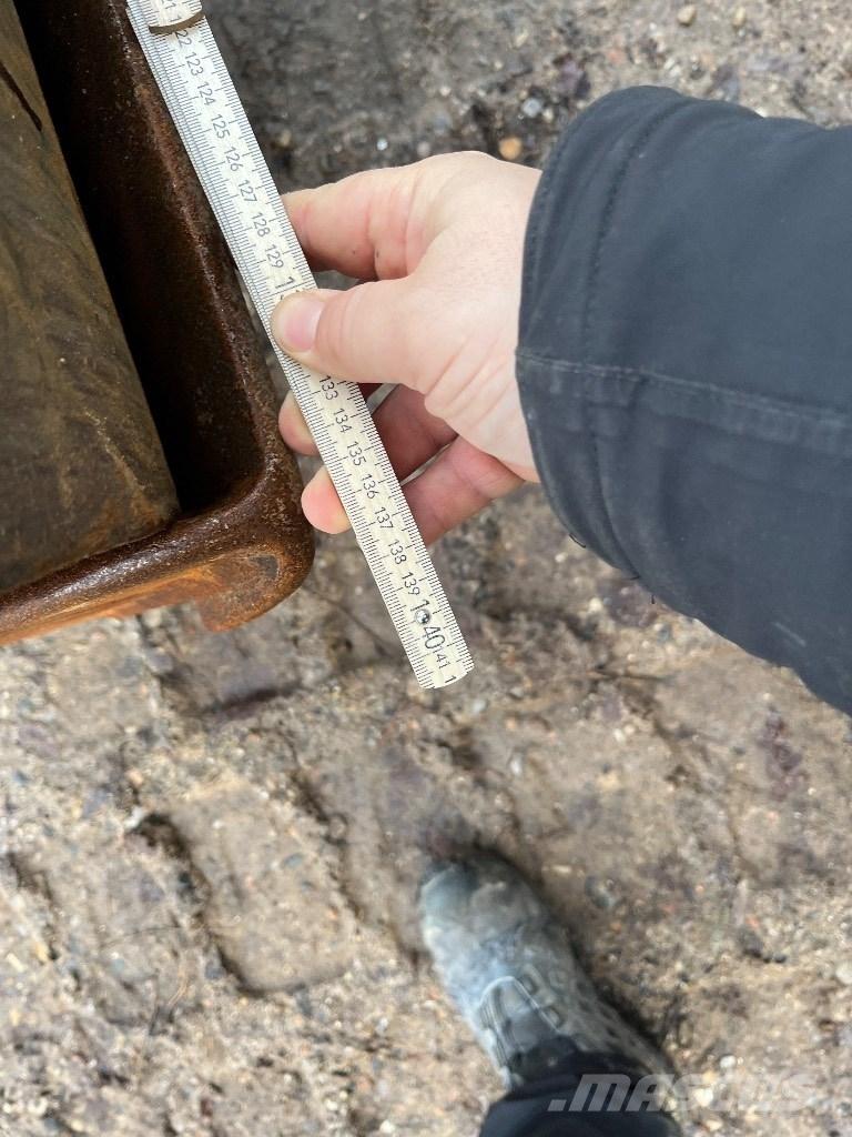 CAT 308 CR 中型油圧ショベル 7ｔ-12ｔ（ユンボ・パワーショベル・バックホー）