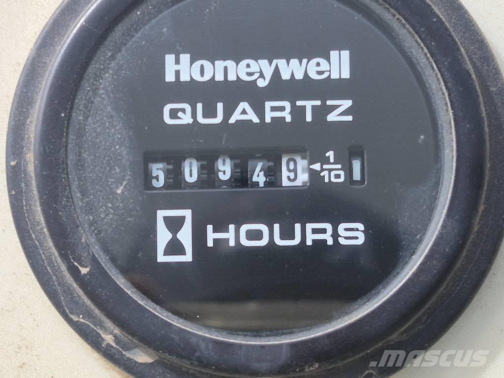 SkyJack SJ 66 T ブームリフト　屈伸型