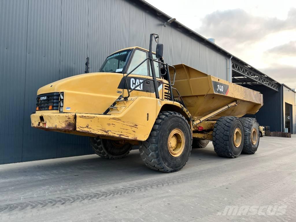 CAT 740 アーティキュレート式ダンプトラック