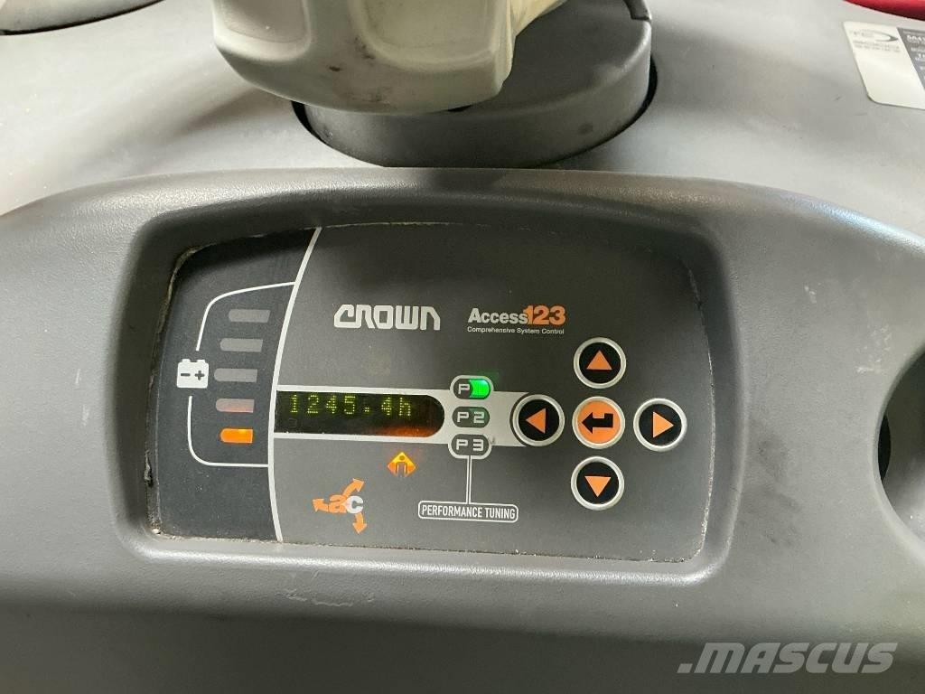 Crown TC 3000 トーイングトラック