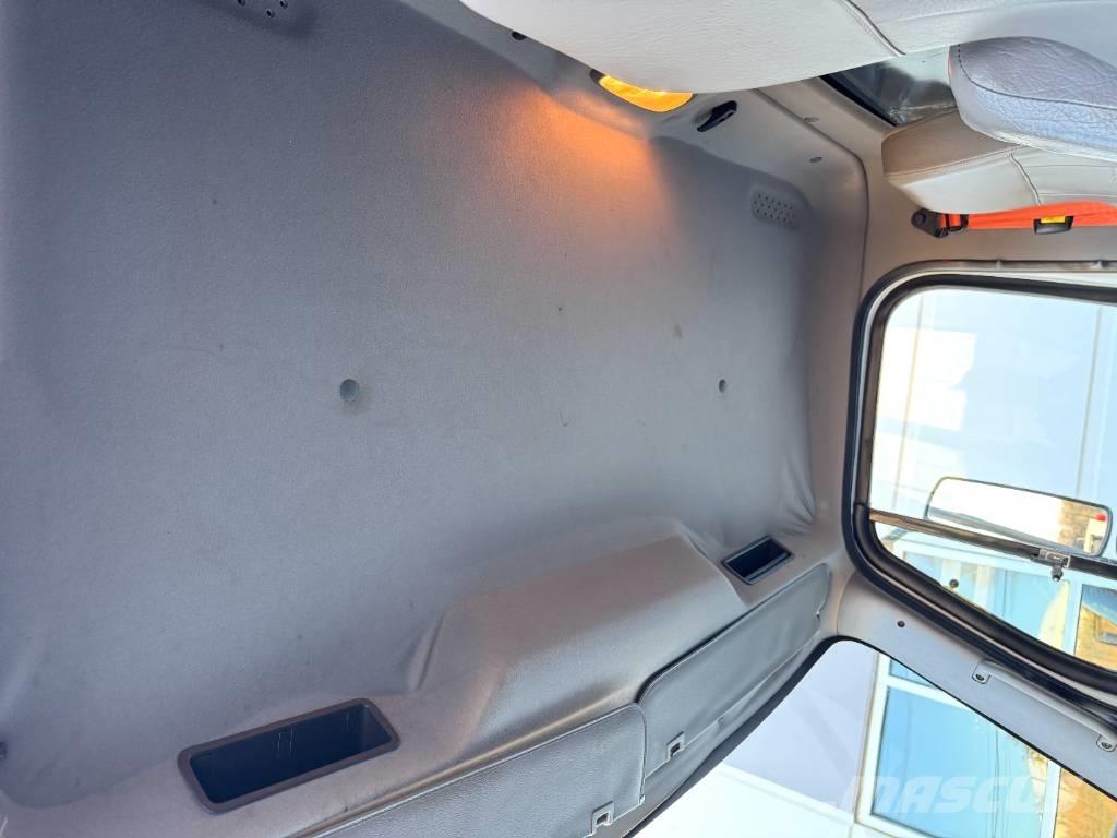 Freightliner M2 ダンプ