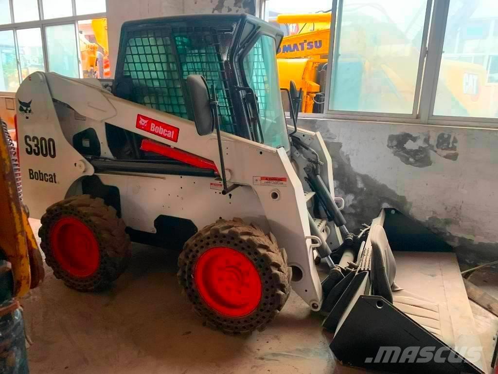Bobcat S 300 スキッドステアローダー