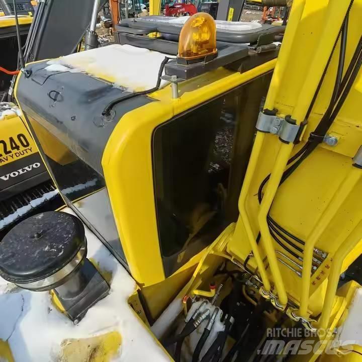 Komatsu PC 210 大型油圧ショベル12t以上（パワーショベル・ユンボ）