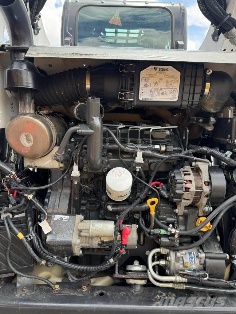 Bobcat T 590 スキッドステアローダー