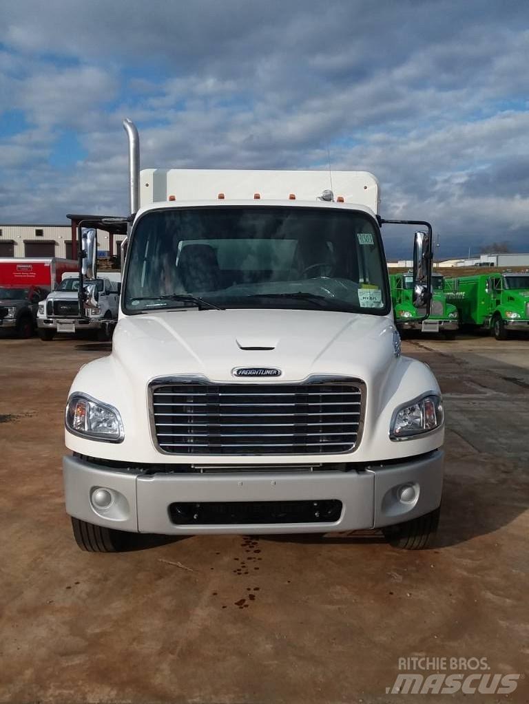 Freightliner M2 飲料運送車両