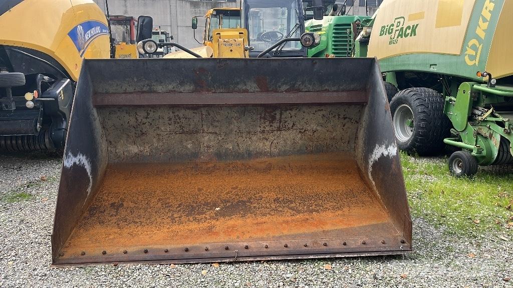 Komatsu WH 713 テレスコーピックハンドラー