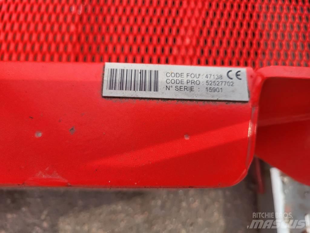Manitou 200 ATJ kori 垂直昇降型リフト