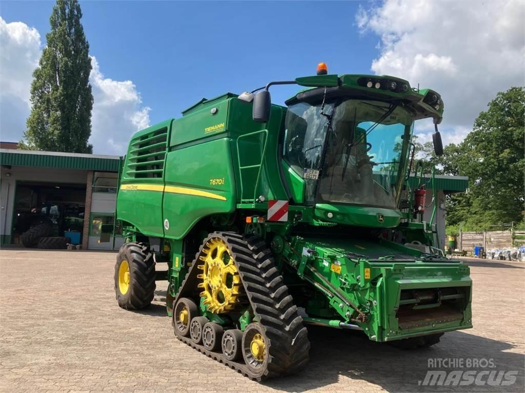John Deere T670 コンバイン