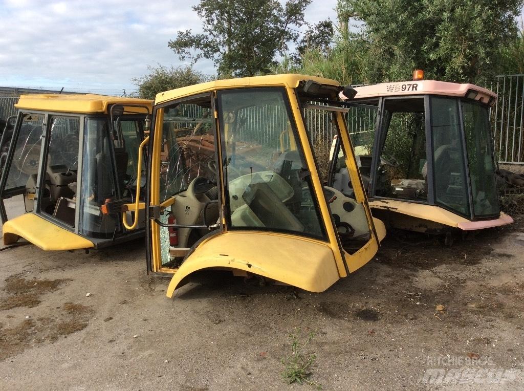 Komatsu WB 97 R キャビン及び内装