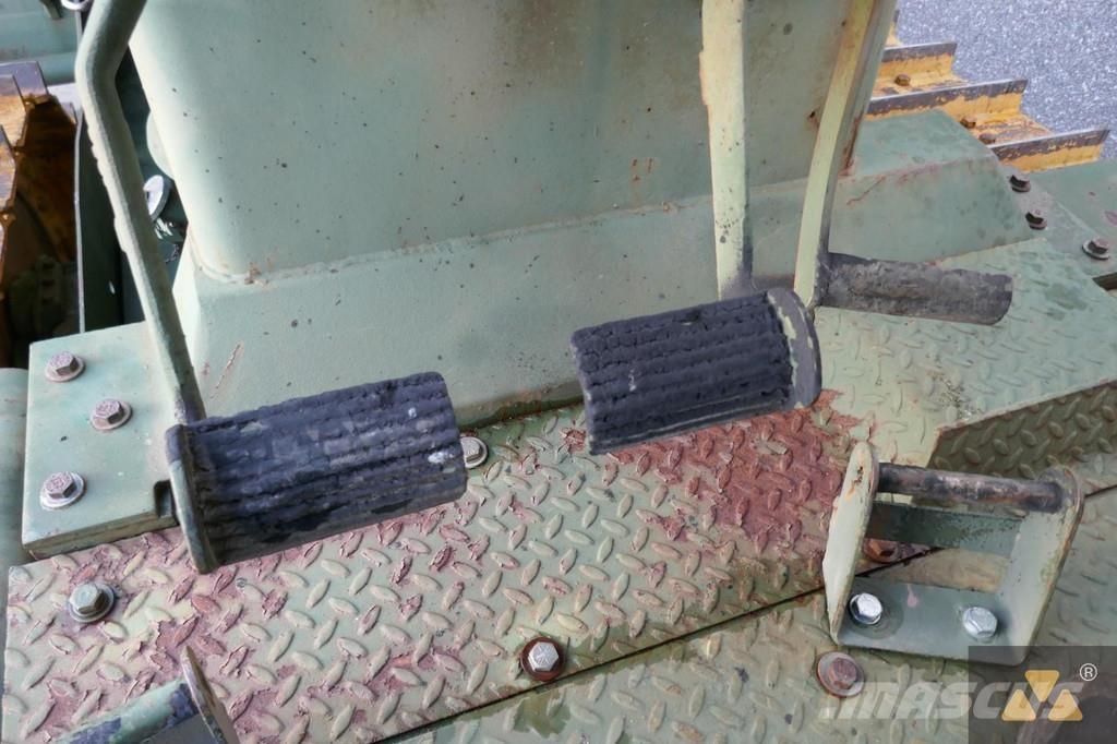 CAT D7G Ex-army ブルドーザー