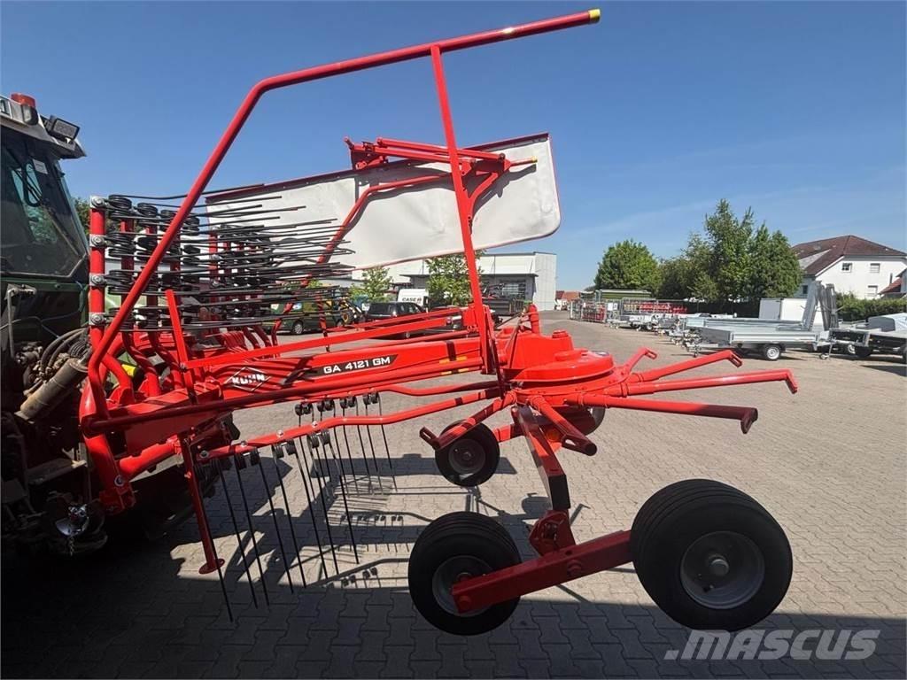 Kuhn GA4121GM ウィンドローア/レーキ