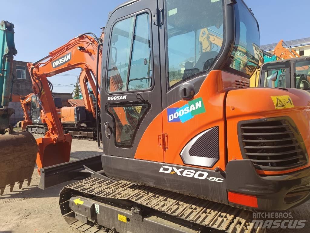 Doosan DX 60-9 C 大型油圧ショベル12t以上（パワーショベル・ユンボ）