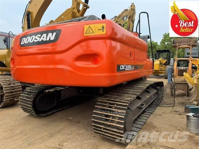 Doosan DX 225 LCA 大型油圧ショベル12t以上（パワーショベル・ユンボ）