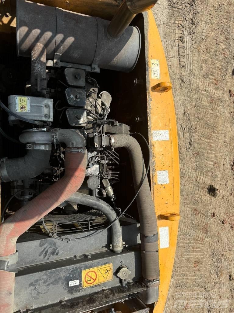 Hyundai R150W-9 ホイール式油圧ショベル（パワーショベル・ユンボ・バックホー）