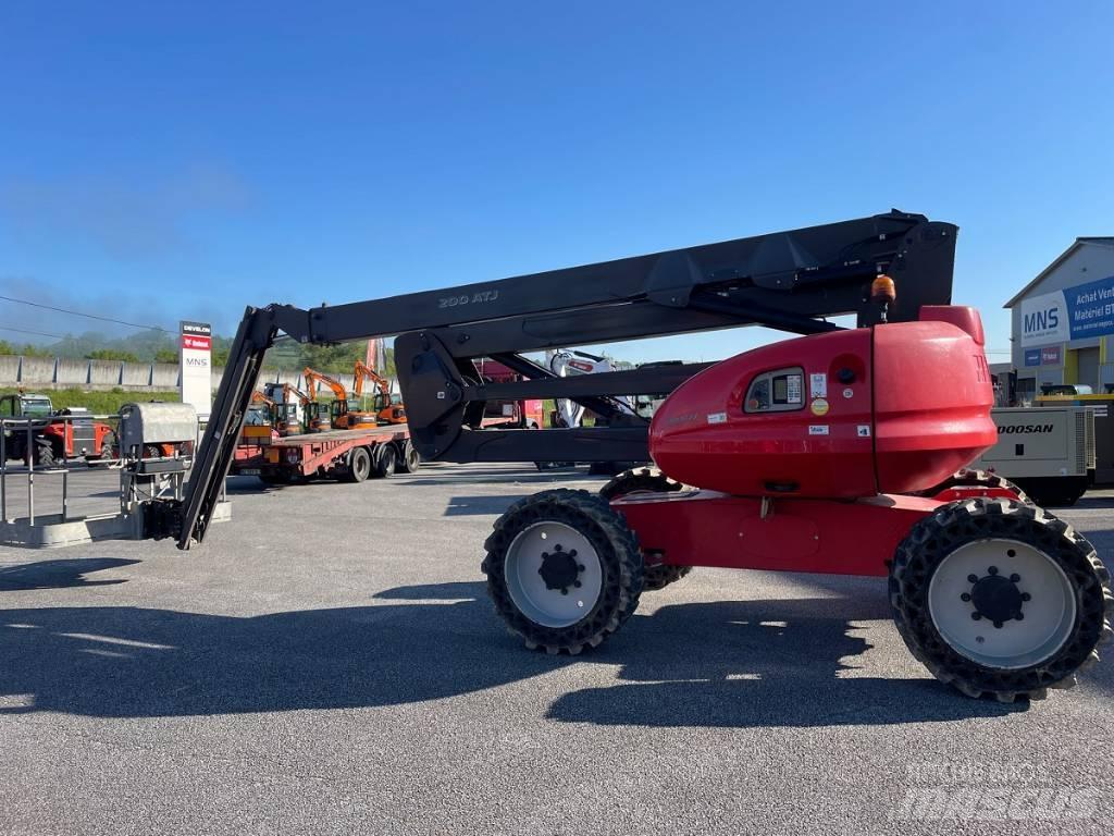 Manitou 200 ATJ ブームリフト　屈伸型