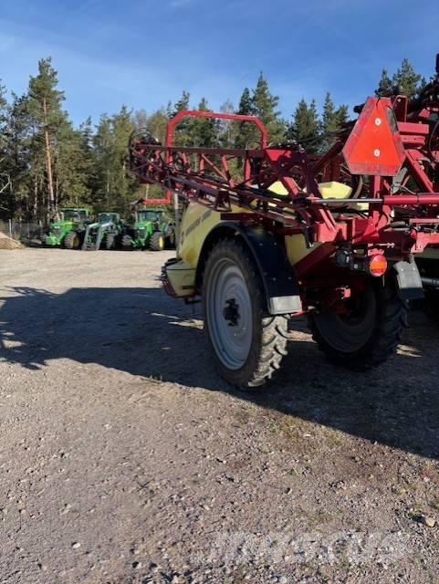 Hardi Navigator 3000 牽引型スプレイヤー