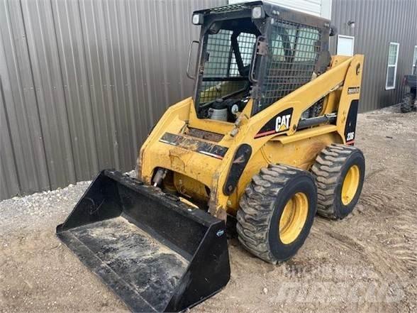 CAT 236 スキッドステアローダー