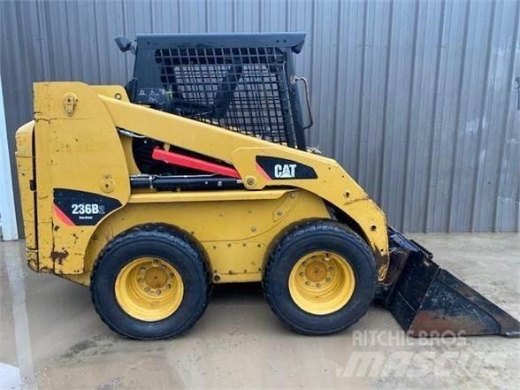 CAT 236B2 スキッドステアローダー