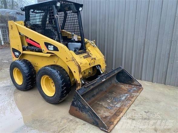 CAT 236B2 スキッドステアローダー