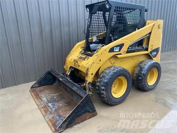 CAT 236B2 スキッドステアローダー