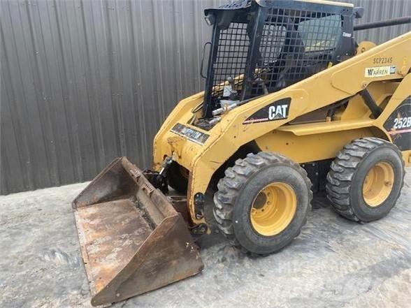 CAT 252B スキッドステアローダー