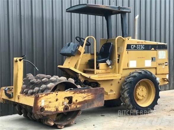 CAT CP-323C 振動ローラ