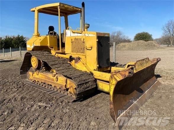 CAT D5M LGP ブルドーザー