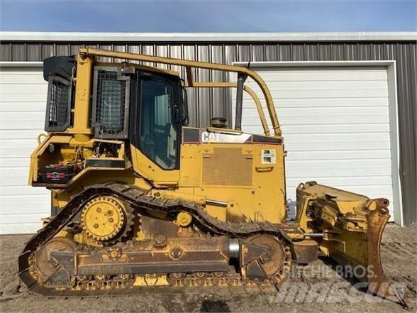 CAT D5M XL ブルドーザー